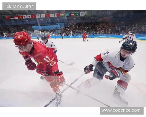 冰球比赛中守门员扑救选择与进攻模式的策略对比分析